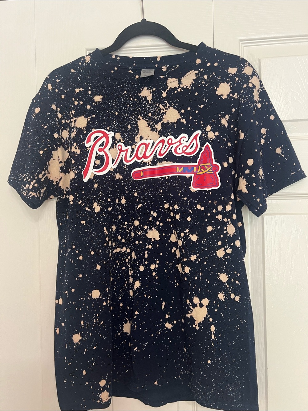 Braves Bleach-Splatter Graphic Tee - navy and Tan